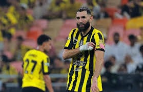 反诈警示：假客服诱导追加充值的步骤。（反诈提示：冒充客服诱导追加充值的套路）