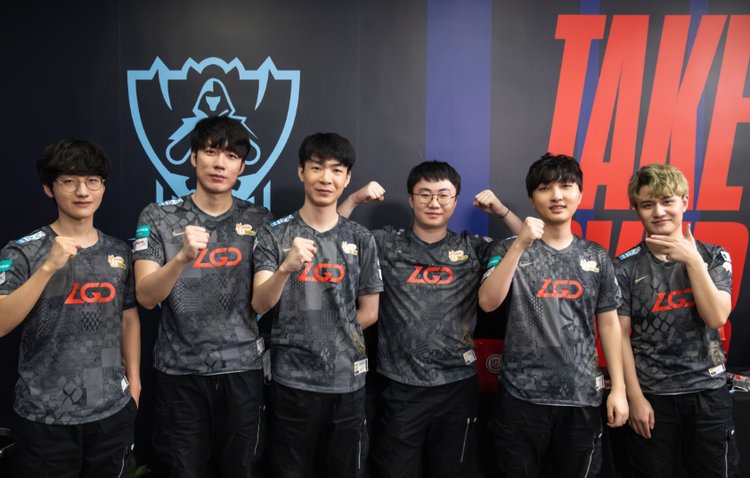 卢指导放飞自我，阵容搭配五花八门！为季后赛提前练兵？.